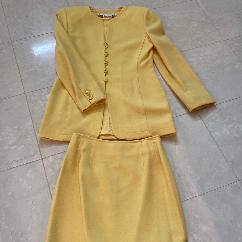 Noviello-Bloom Suits